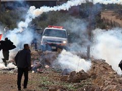 اصابات خلال اقتحام قرية المغير