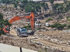 قوات الاحتلال تجرف أراضي غرب جنين