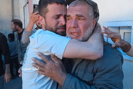 وصول ١٥ اسير محرر الى مستشفى الاقصى
