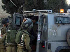 الاحتلال يعتقل شابا من قرية المنيا ببيت لحم