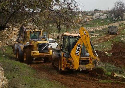قوات الاحتلال تجرف أراضي غرب جنين