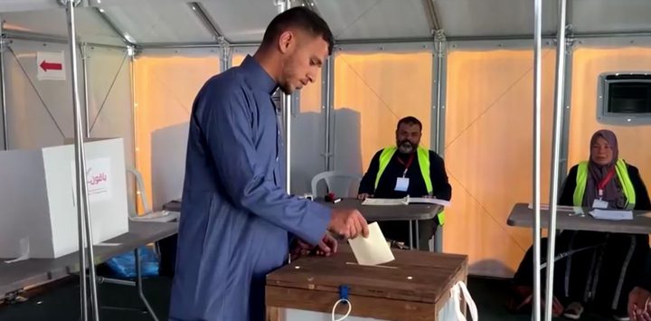 أول مرة يصوّت… شاب من غزة يرى في الانتخابات بارقة أمل وسط الدمار
