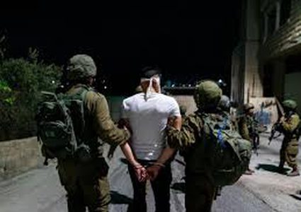 قوات الاحتلال تشن حملة اعتقالات خلال اقتحامات في الرام ومخيم قلنديا شمال القدس