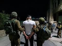 قوات الاحتلال تشن حملة اعتقالات خلال اقتحامات في الرام ومخيم قلنديا شمال القدس