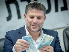 سموتريتش يعلن عدم تحويل أموال المقاصة للسلطة الفلسطينية للشهر الجاري