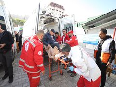 الهلال الأحمر الفلسطيني يواصل جهوده الإنسانية في الإجلاء الطبي من قطاع غزة