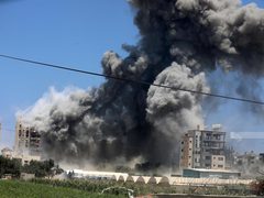 أربعة شهداء إثر استهداف طائرات الاحتلال مركبة في مدينة غزة
