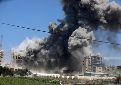أربعة شهداء إثر استهداف طائرات الاحتلال مركبة في مدينة غزة