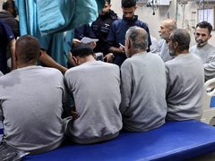 الاحتلال يفرج عن 5 أسرى من قطاع غزة