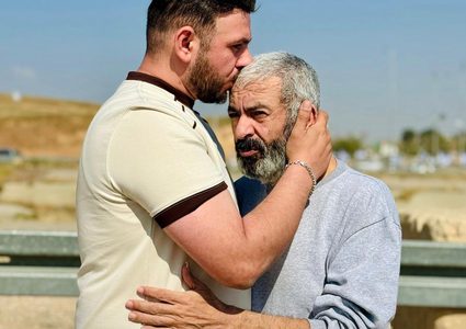بظروف صحية قاهرة… الإفراج عن الصحفي علي السمودي بعد عام من الاعتقال