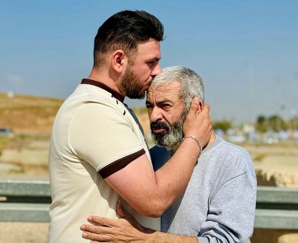 بظروف صحية قاهرة… الإفراج عن الصحفي علي السمودي بعد عام من الاعتقال