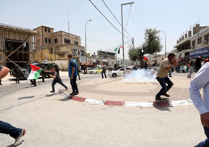إصابة شاب بالرصاص المطاطي والعشرات بالاختناق خلال اقتحام الاحتلال برقة