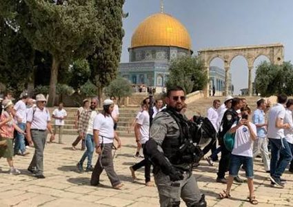 مستوطنون يحاولون اقتحام الأقصى عبر باب حطة بقربان حي