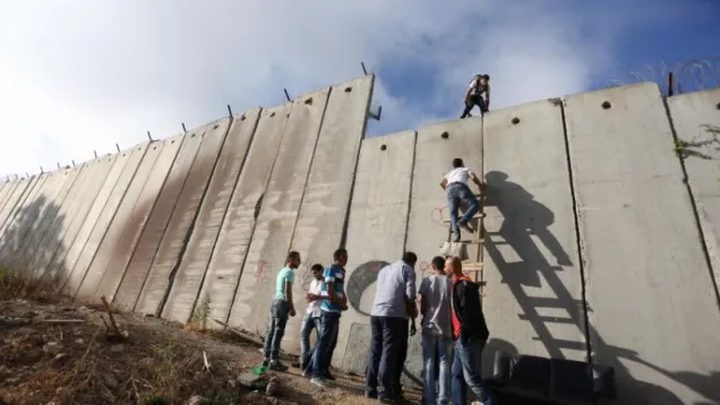 مؤسسات الأسرى: الاحتلال يرتكب جرائم منظمة بحقّ العمال الفلسطينيين