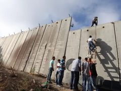 مؤسسات الأسرى: الاحتلال يرتكب جرائم منظمة بحقّ العمال الفلسطينيين
