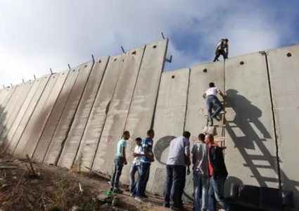 مؤسسات الأسرى: الاحتلال يرتكب جرائم منظمة بحقّ العمال الفلسطينيين