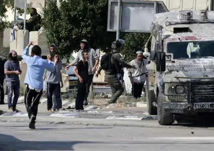 3 إصابات بينهما مسنة جراء اعتداء المستوطنين عليهما في جبل جالس شرق الخليل