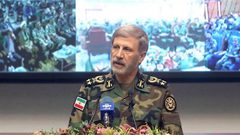 قائد الجيش الإيراني يحذر: حاملات الطائرات الأمريكية في مرمى صواريخنا ومسيراتنا