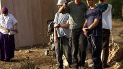 مستوطنون يهاجمون المزارعين ويجبرونهم على مغادرة أراضيهم شرق رام الله