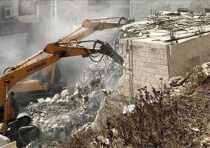 الاحتلال يشرع بعمليات هدم في بلدة الرام شمال القدس