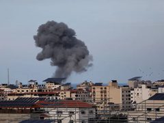 شهيدان وإصابات بقصف الاحتلال شرق غزة وغربها