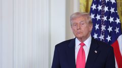 ترامب: على طهران رفع الراية البيضاء والاستسلام