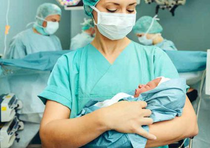 اليوم العالمي للقابلات: القبالة بين الرسالة الإنسانية والتحديات الصحية في فلسطين