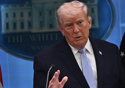 ترامب: سيتم تعليق عملية مساعدة السفن على المرور عبر مضيق هرمز
