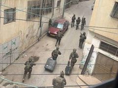 الاحتلال يقتحم مخيم قلنديا شمال القدس وينشر قناصة على أسطح المنازل