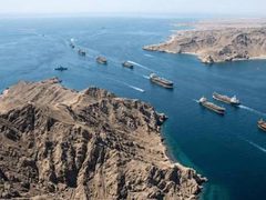 ايران تكشف آلية جديدة لتنظيم عبور السفن في مضيق هرمز