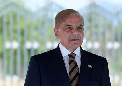 رئيس الوزراء الباكستاني: يأمل باتفاق طويل مع طهران بعد تعليق عملية هرمز