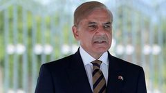 رئيس الوزراء الباكستاني: يأمل باتفاق طويل مع طهران بعد تعليق عملية هرمز