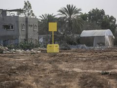 اتساع نطاق الغارات الجوية بعيدا عن الخط الأصفر في قطاع غزة