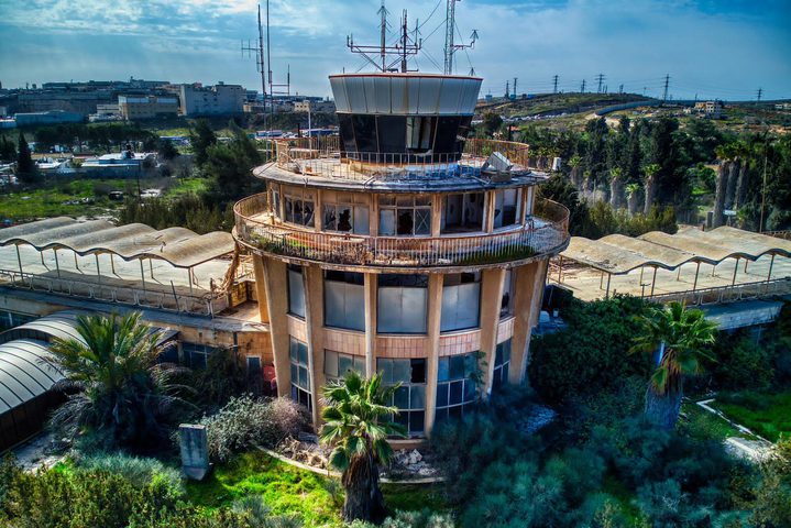 مخطط استيطاني لتحويل مطار القدس الدولي إلى مركز تراث إسرائيلي