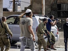 3 إصابات جراء اعتداء المستوطنين عليهم في الأغوار الشمالية