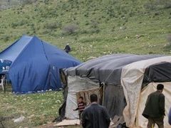 مستوطنون ينصبون خيمة في أراضي المسعودية شمال غرب نابلس