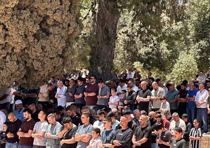 عشرات آلاف الفلسطينيين يؤدون صلاة الجمعة في المسجد الأقصى المبارك