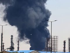 تقرير: إسرائيل تحث أميركا على ضرب بنى الطاقة الإيرانية