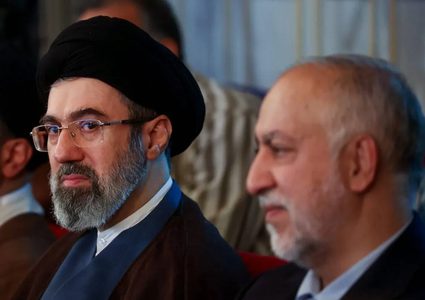 مصادر أمريكية : خامنئي يلعب دورا حاسما في صياغة استراتيجية الحرب