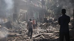 حرائق واصابات اثر تدمير طائرات الاحتلال مربع سكني بمخيم الشاطئ في قطاع غزة