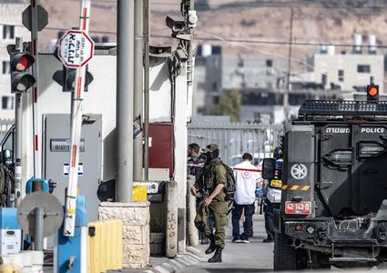 الاحتلال يعتقل مواطنا ويعتدي على شقيقه في العيزرية شرق القدس