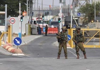 الاحتلال يقتحم قرى شرق وجنوب قلقيلية وينصب حاجزًا عسكريًا