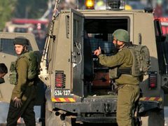 الاحتلال يعتقل 13 مواطناً في الضفة الغربية