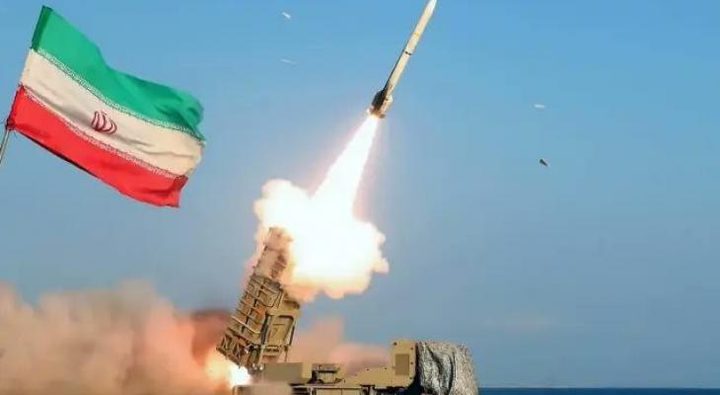 إيران تهدد باستهداف قواعد أمريكية وسفن "معادية" في المنطقة