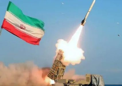 إيران تهدد باستهداف قواعد أمريكية وسفن "معادية" في المنطقة
