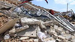 قوات الاحتلال تهدم منزلا ومنشأة صناعية في مخيم الجلزون شمال رام الله