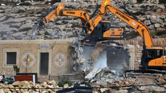 الاحتلال يهدم عشرات المنشآت التجارية والصناعية في العيزرية