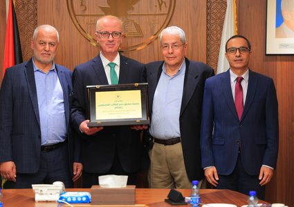 وفد من جمعية صندوق دعم الطالب الفلسطيني PSSF يزور جامعة النجاح ومستشفاها الجامعي