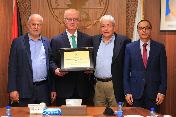 وفد من جمعية صندوق دعم الطالب الفلسطيني PSSF يزور جامعة النجاح ومستشفاها الجامعي