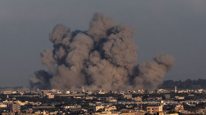 زوارق الاحتلال تقصف سواحل غزة وخان يونس ومدفعية تستهدف شرق القطاع